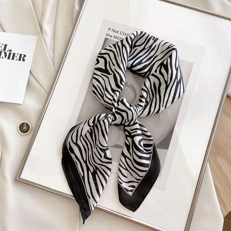 Yeni moda Zebra baskılı kare e - Scarf Silk Square incelemesi ve fiyatı